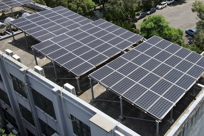 改建或新增建物面積逾300坪 擬須設太陽光電板