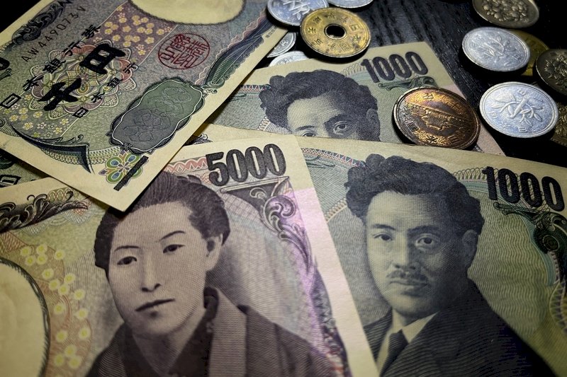 日銀拒升息 日圓貶破140大關 1998年來首見