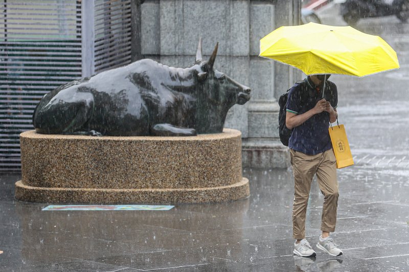 東南部及恆春留意較大雨勢 西部午後雷陣雨