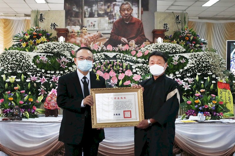 布袋戲偶頭藝師徐柄垣告別式 文化部頒旌揚狀