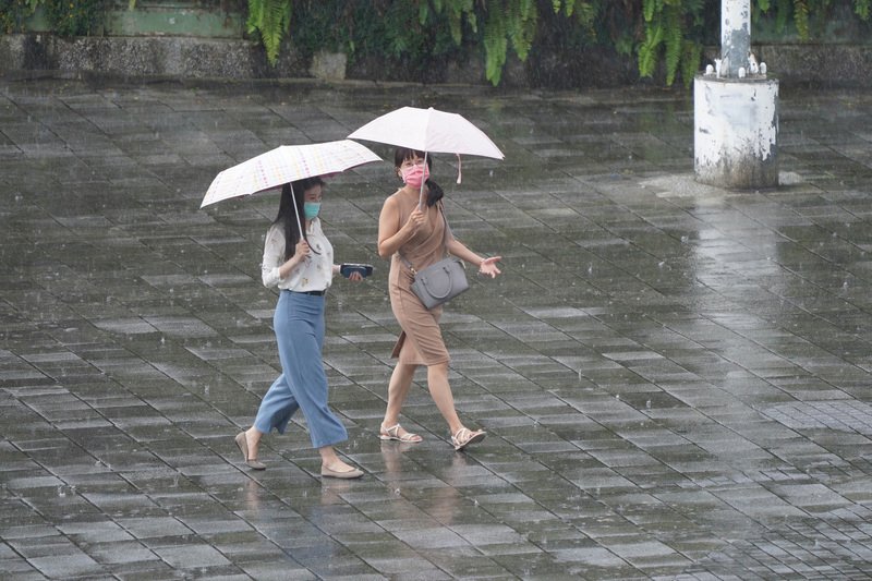 中南部局部陣雨 其他各地上午多雲到晴午後雷陣雨