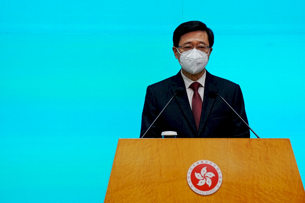 中駐英領事館毆打港人 港特首：應按當地法律處理