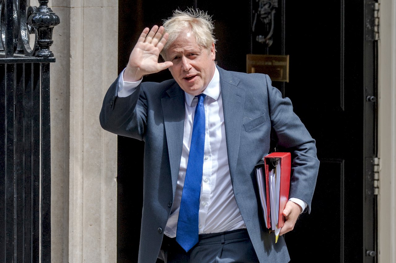強生辭去英國首相職位