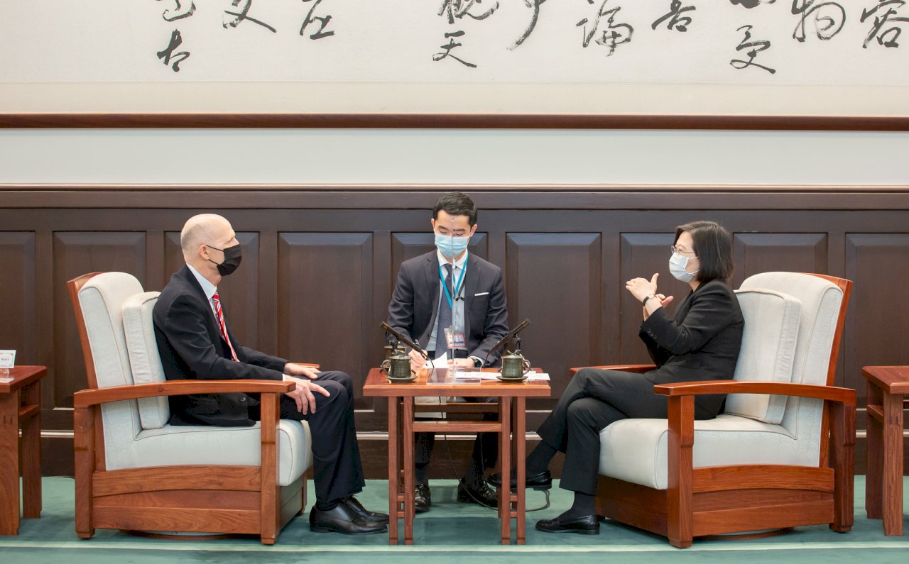 接見美參議員史考特 總統：面對全球性變化與挑戰 民主夥伴間須深化合作