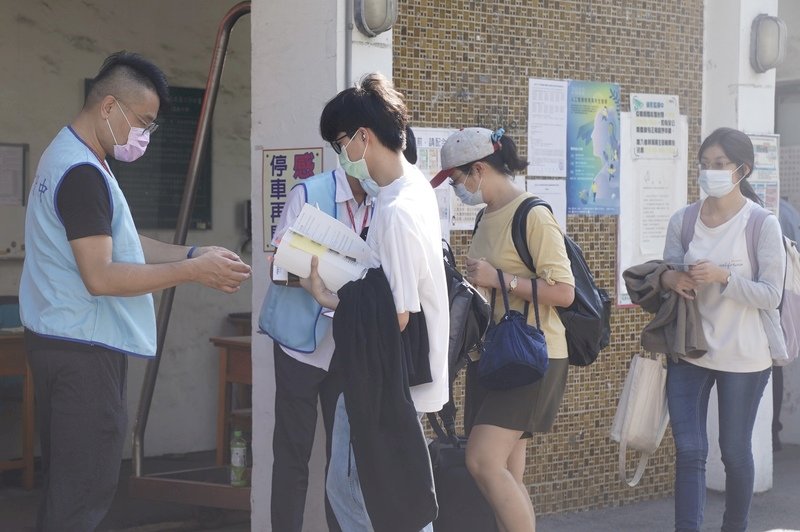 分科測驗首日考物化數甲生 答題卷增考生簽名欄