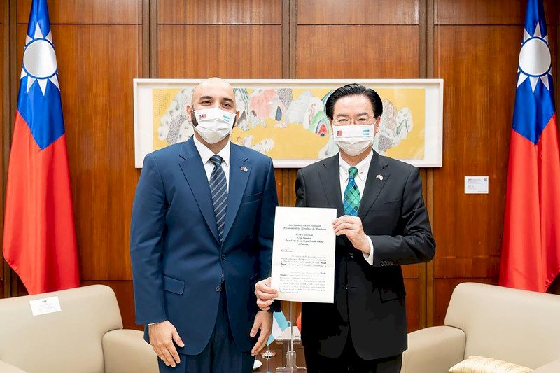 宏都拉斯駐台大使履新 曾讀政大、熟悉台灣