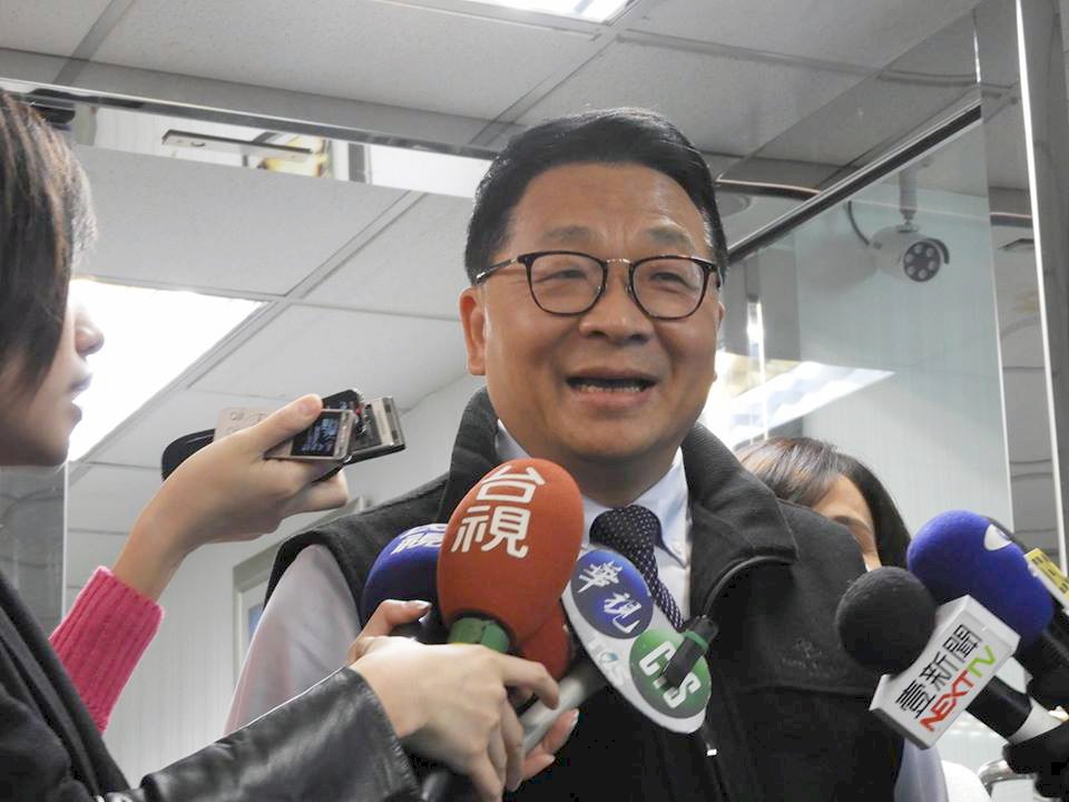藍白指陳時中落跑 綠反擊怯戰促君子之爭