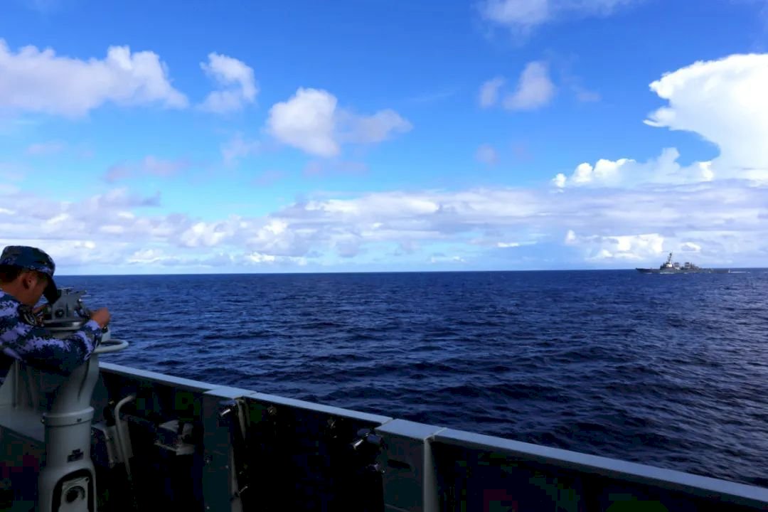 搞認知作戰？ 共軍首度公布跟監美艦照片