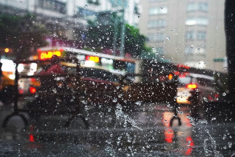 雨區擴大  雙北等15縣市大雨特報