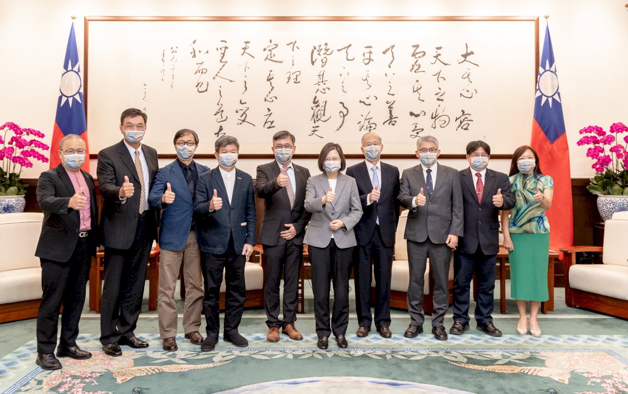 總統：邁向2050淨零目標 盼建築業加速實踐低碳綠能