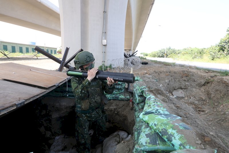 陸軍北測中心火箭彈搬運過程擊發 4官兵輕傷