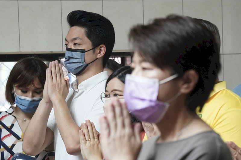 黃珊珊蔣萬安到北投割稻趣 市政問題再交鋒