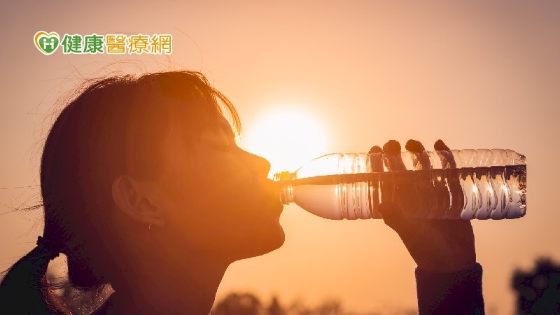 流汗流太多傷身？正確補水不能只靠水！