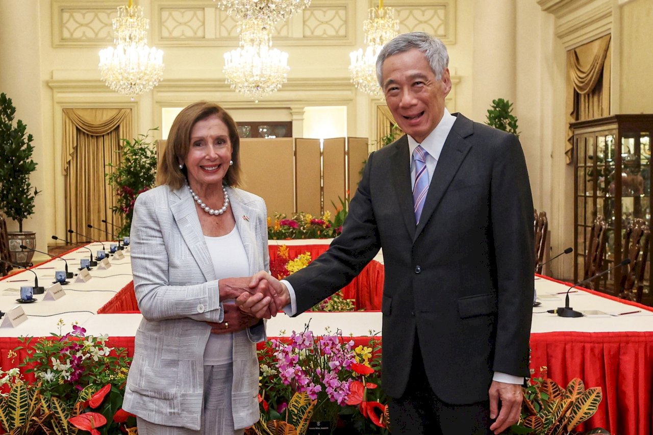 裴洛西亞洲行首站訪新加坡 李顯龍敦促美中維持穩定關係