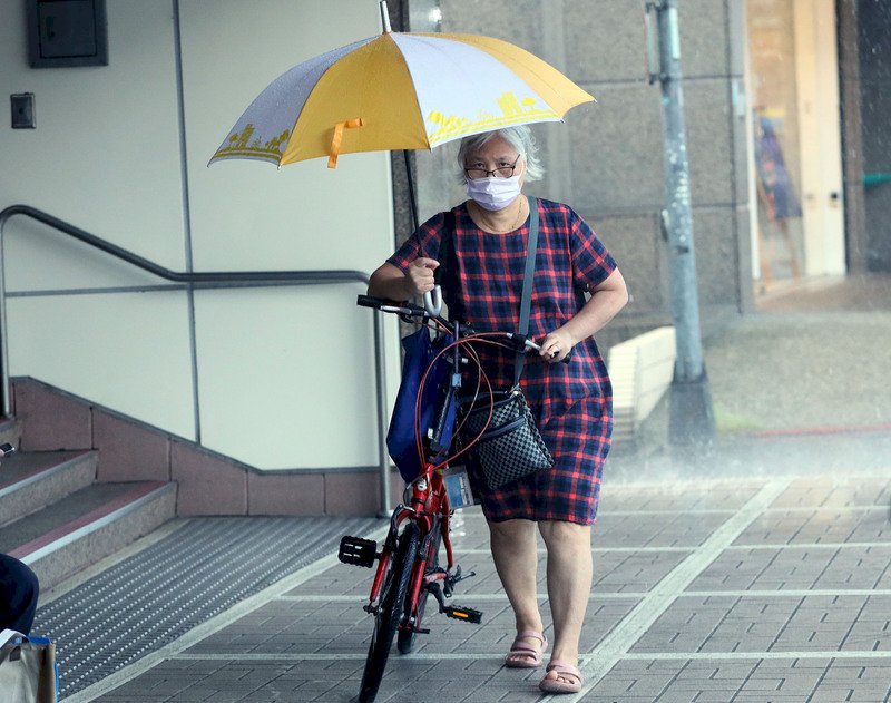 花東恆春半島局部雨 午後中南部山區留意雨勢