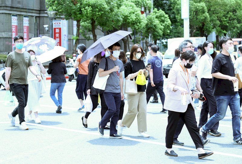 各地炎熱 午後中南部山區雨勢大