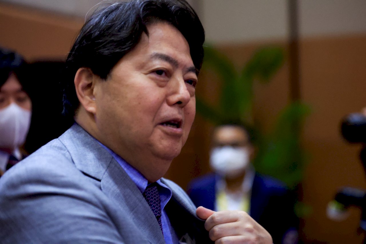 日本外相出席東亞高峰會演說 中俄外長退席(影)