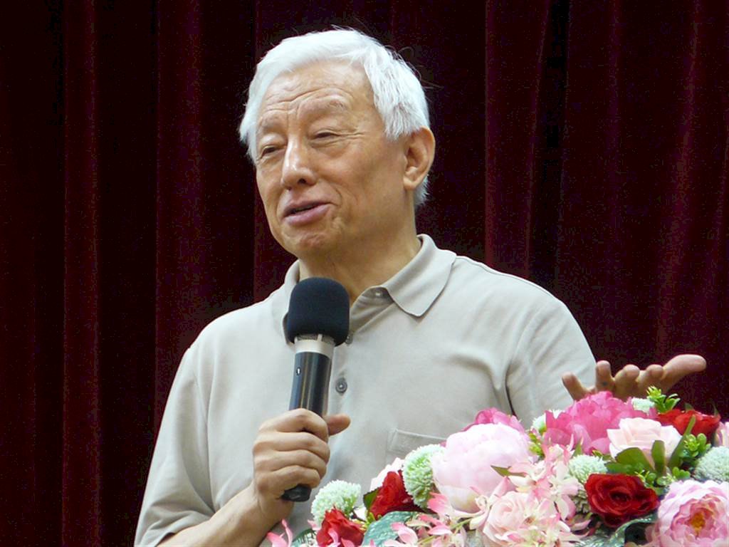 香港慈善拍賣 曹興誠捐出珍貴水晶鋼琴