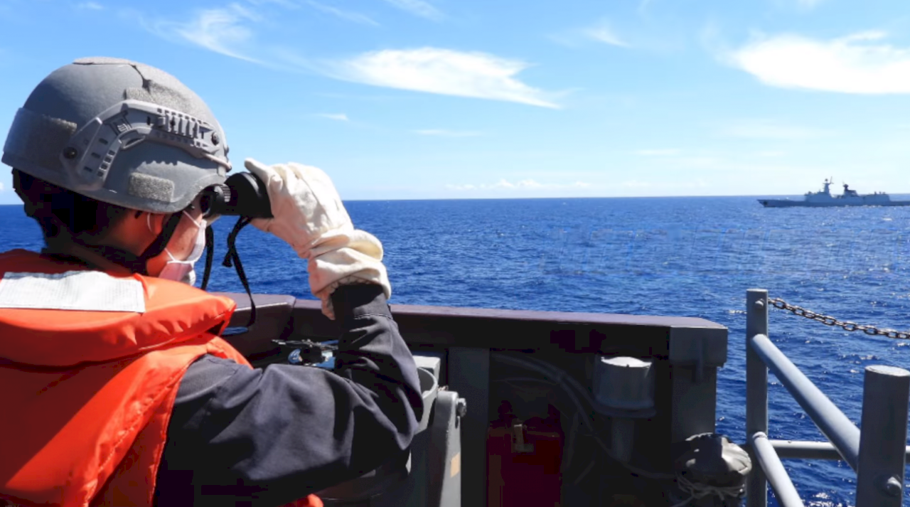 路透：中國和台灣軍艦海峽對峙 互相監控