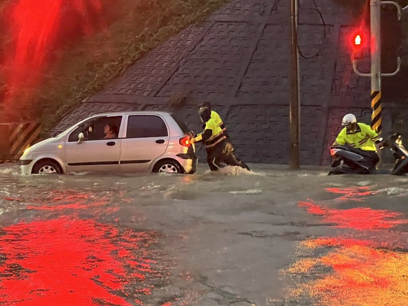 南台暴雨多處道路淹水 水利署三級應變開設