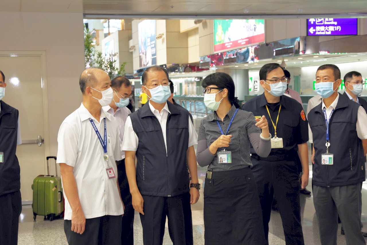 成功營救9台人 黃明昭視察航警局打詐勤務