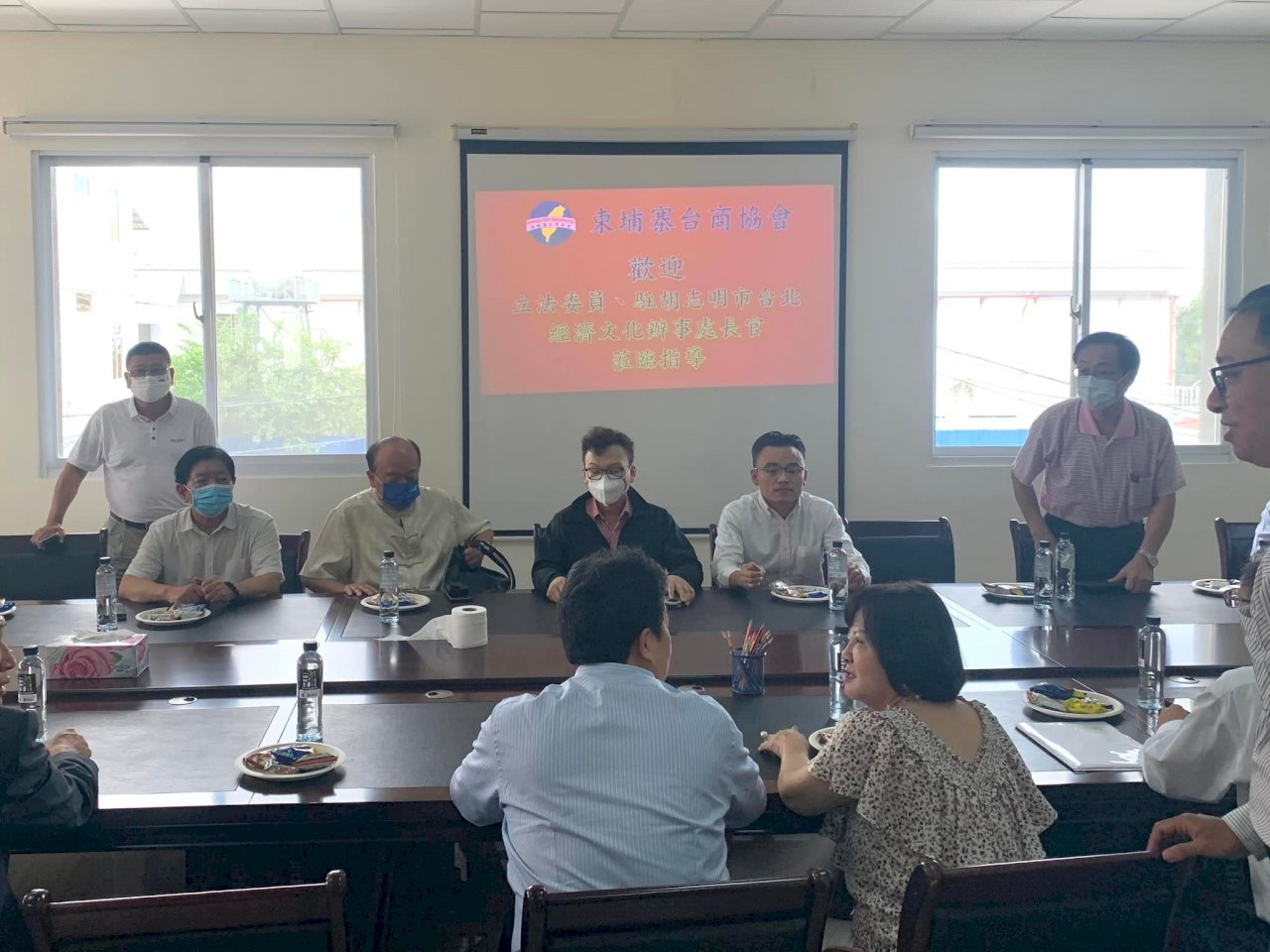 藍委柬埔寨會台商  籲政府增派人力救援