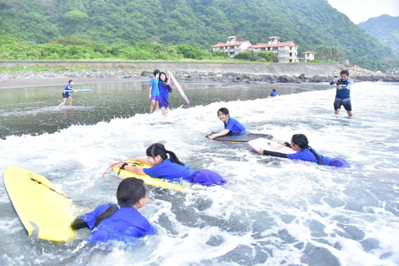 宜蘭衝浪趣