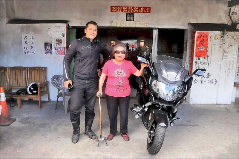 騎卡慢ㄟ！ 「國罵阿嬤」出院&nbsp; 感謝車友集氣