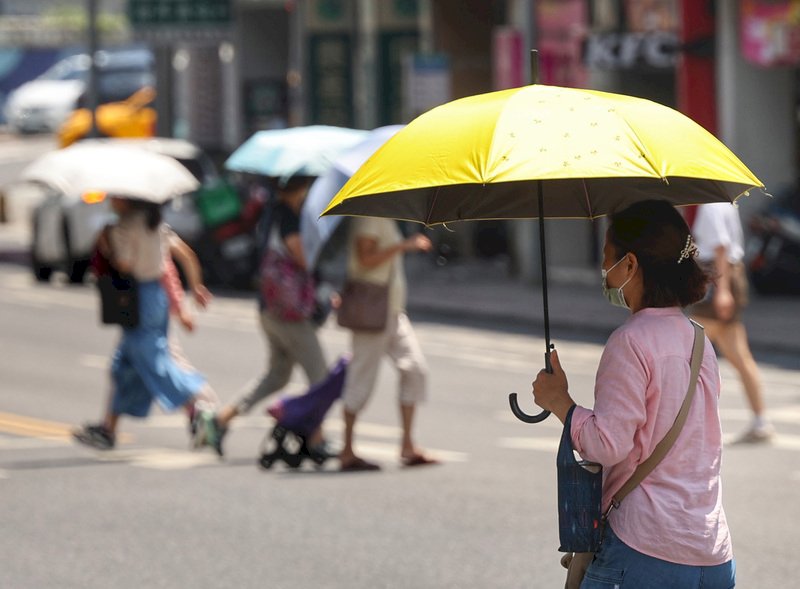 颱風擦邊過 東南部及恆春留意大雨