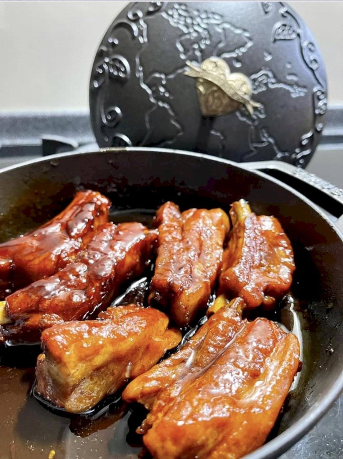 用鑄鐵鍋無水煮出食材精華 原味天然令人食指大動