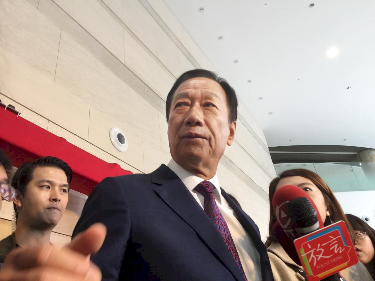 郭台銘籲檢討用槍時機與外監管理 點名兩官員下台負責