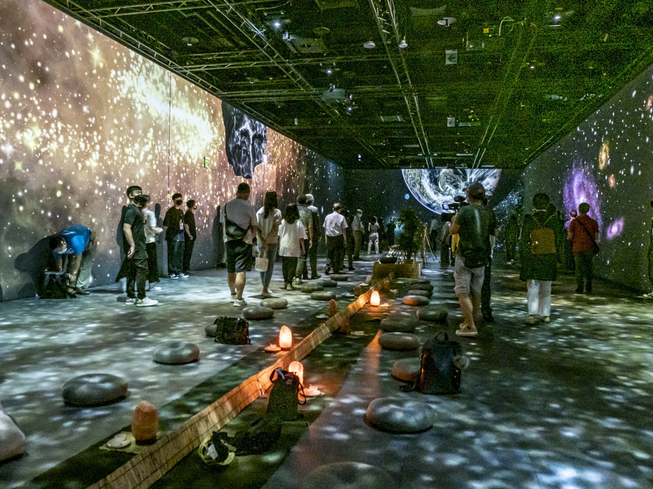正念冥想結合聲光裝置 北醫大今辦沉浸體驗展
