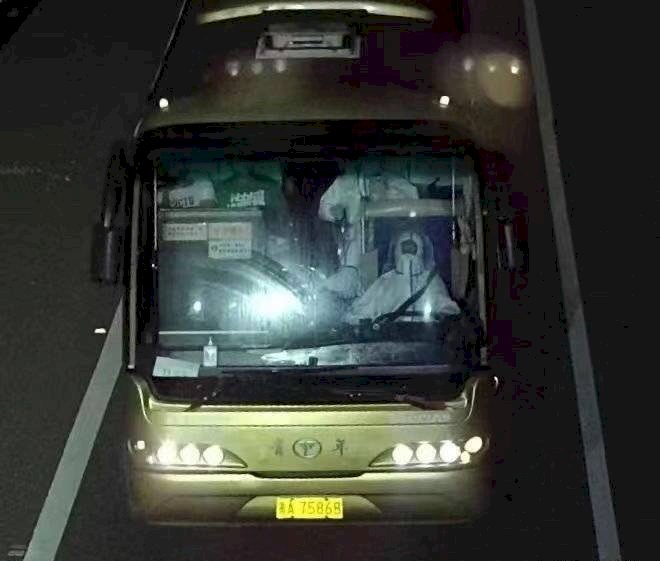 隔離出事？貴州巴士半夜翻車致 27人死