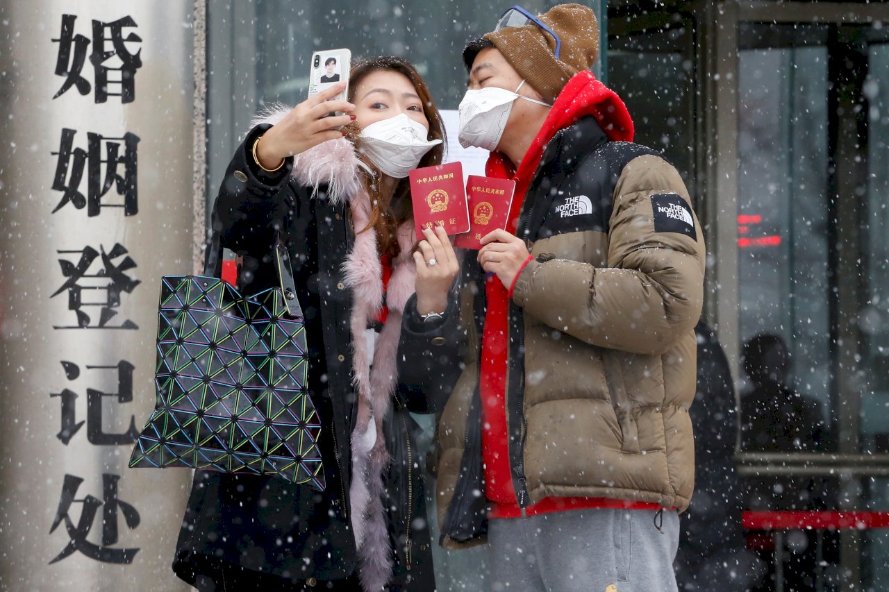 從婚戀課程到催生電話 中國加強說服年輕人成家生育