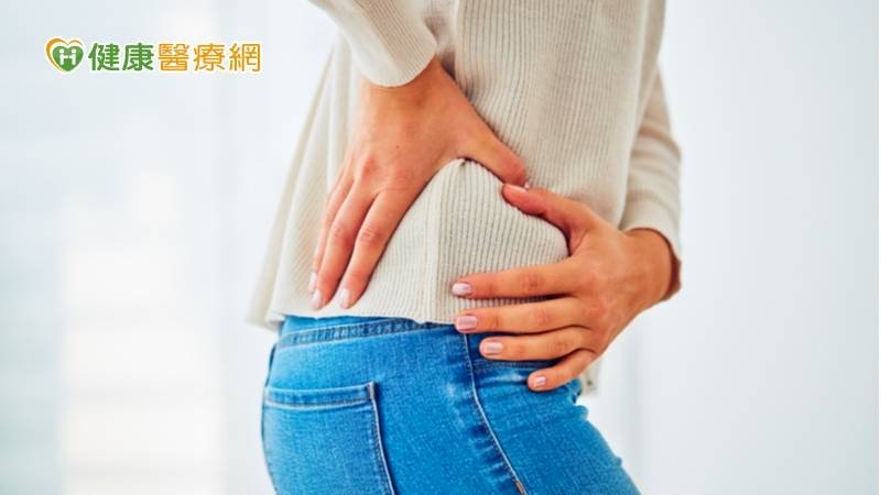 別輕忽背痛、臀部痠麻 當心「退化性脊椎側彎」上身
