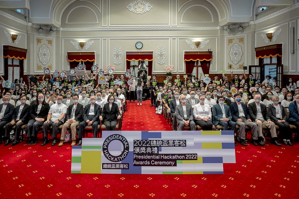 出席黑客松頒獎典禮 總統：一起努力讓政策更友善