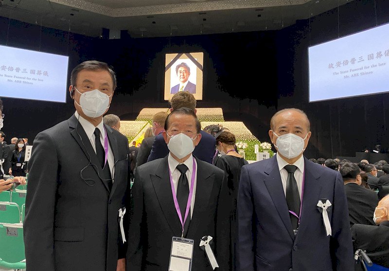 安倍國葬唱名「台灣」獻花 中方表不滿