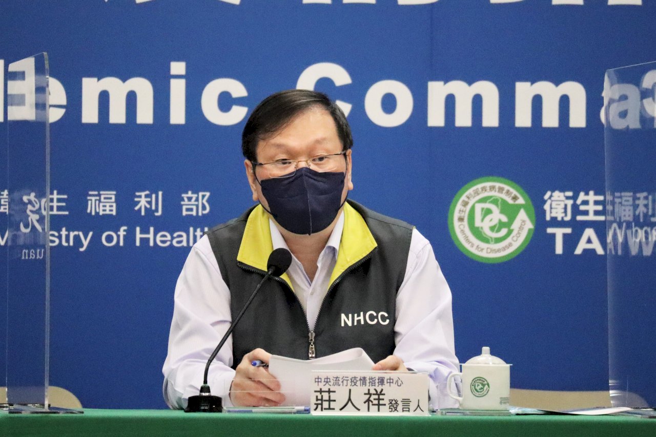 確診者同住家人居隔條件擬放寬 未來一律「0+7」