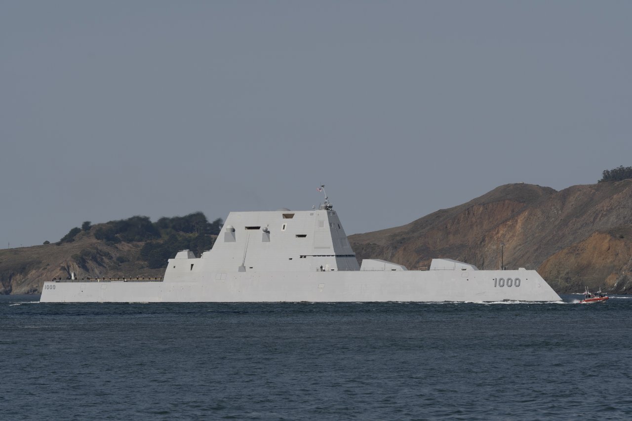 美軍最先進匿蹤驅逐艦  首度泊靠日本