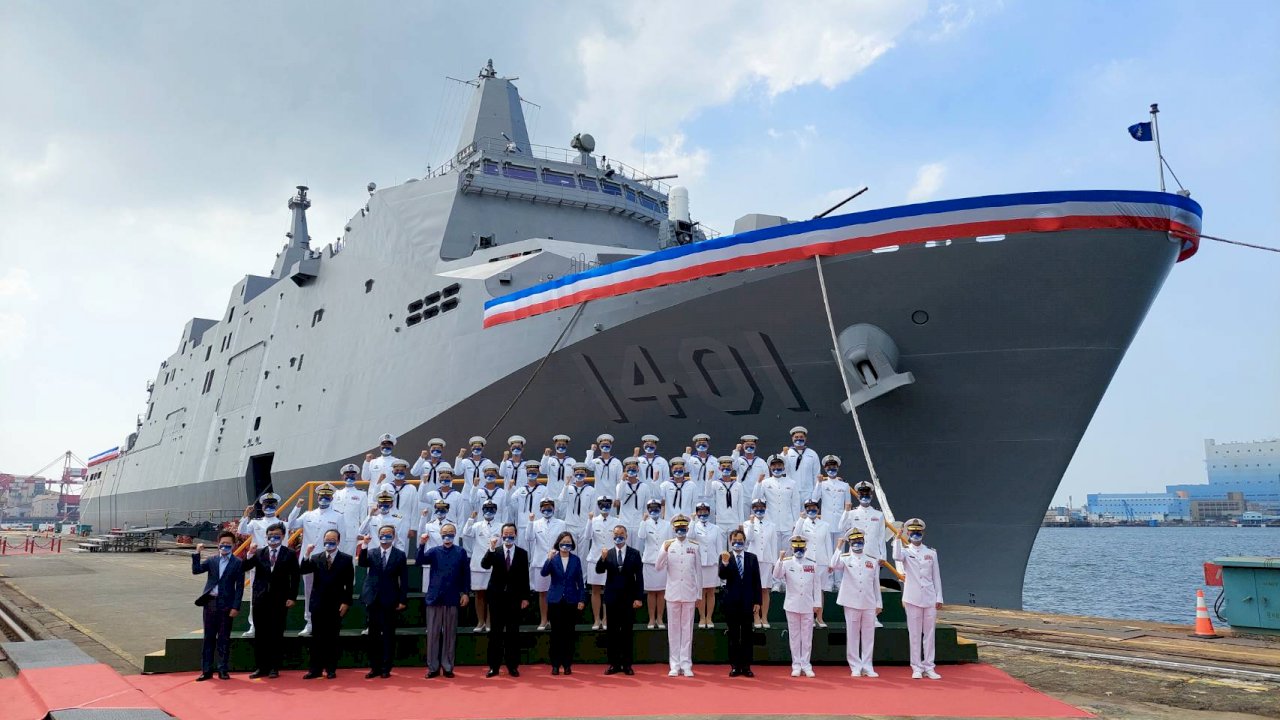 玉山軍艦交艦 總統：落實國防自主 給國軍最好裝備  (影音)