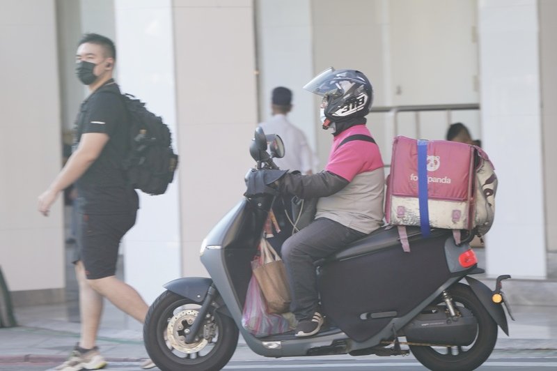 外送員無責任險可買？產險公會：上架6個月無人投保