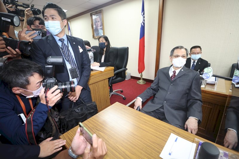 向余正煌道歉？陳明通：陳局長不回答陳教授的問題