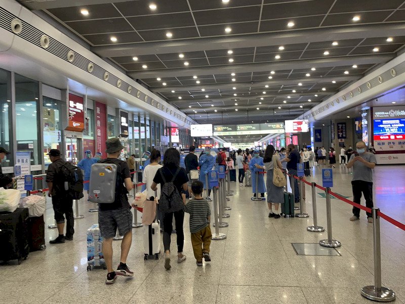 上海嚴防疫情 抵滬人員核酸檢測3天3檢