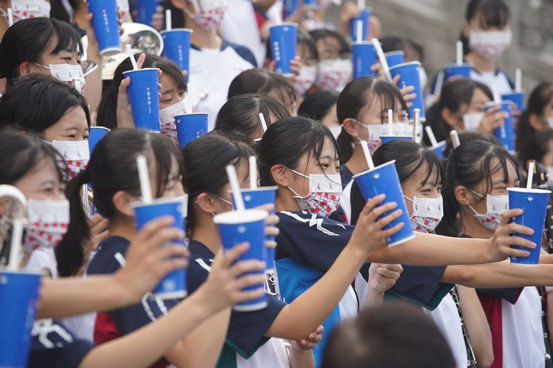 日本京都橘高校排練  游錫堃探班送珍奶
