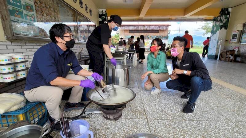 918台東強震 日籍拉麵社長赴災區煮麵送暖