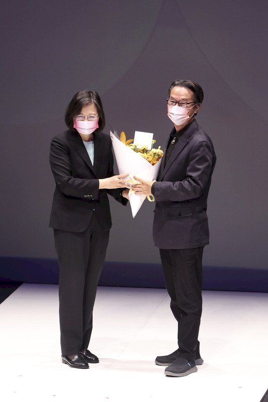 國家文藝獎／黃明川：給勇於突破極限藝術家美好期待