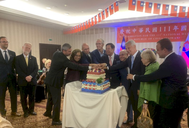 駐斯洛伐克代表處國慶酒會 烏克蘭樂團演奏國歌