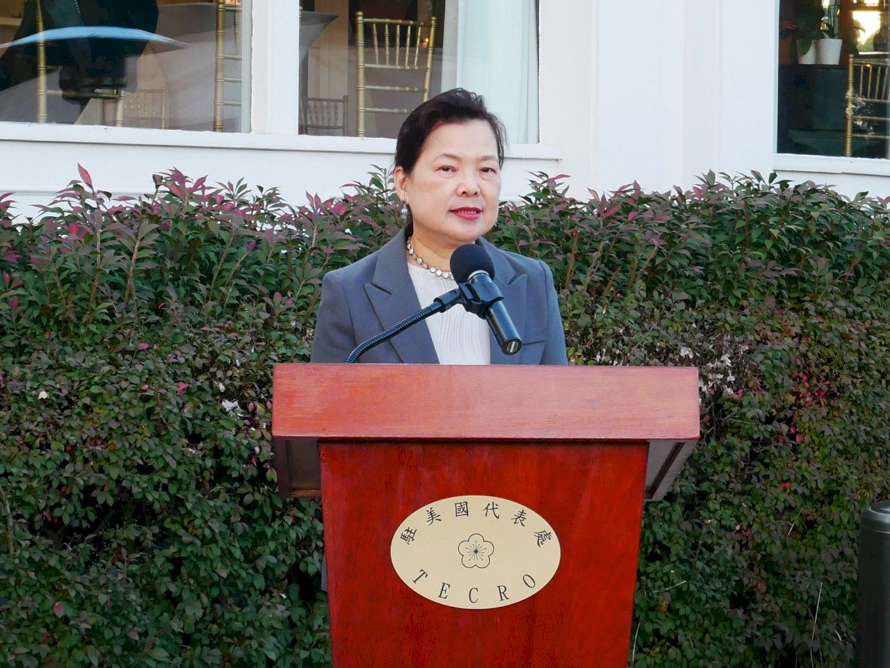 藍委提加薪不得低於同業平均 經長：窒礙難行