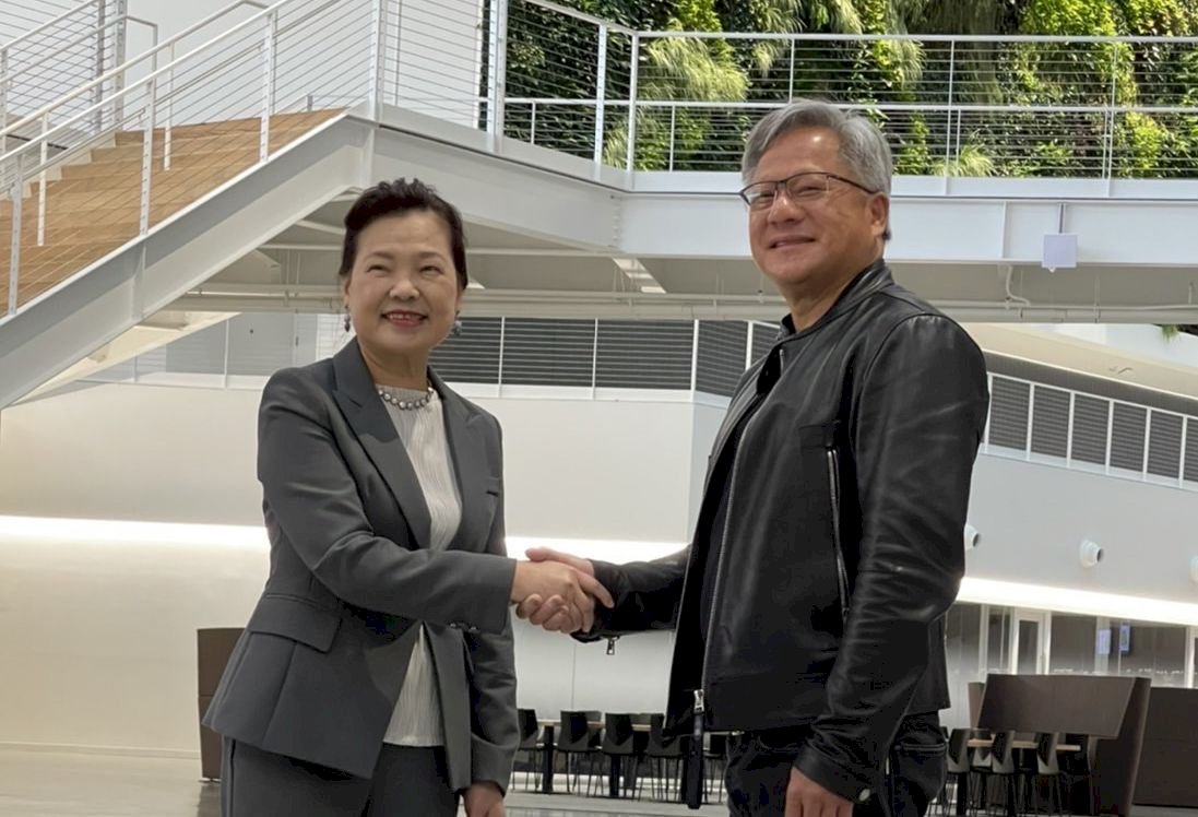 經長拜會美矽谷4大科技廠 與黃仁勳會談