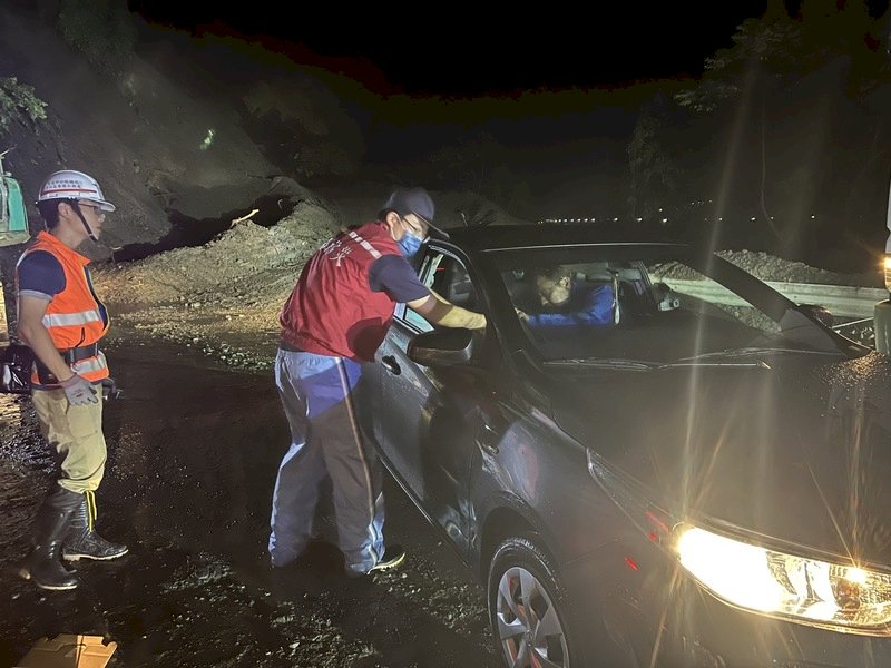 宜蘭山區受困人車 公路總局：已陸續脫困 (影音)